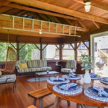 Private Downtown Wellfleet Location Vila